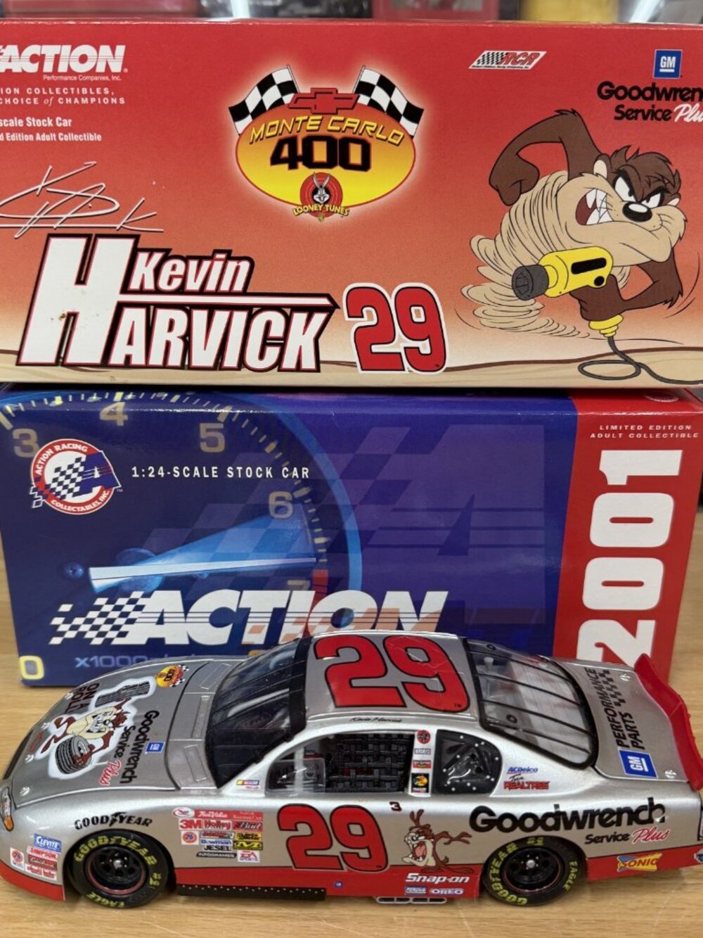 2001 Kevin Harvick 1/24 autographed, Action Monte Carlo 400 Taz, Looney Toons